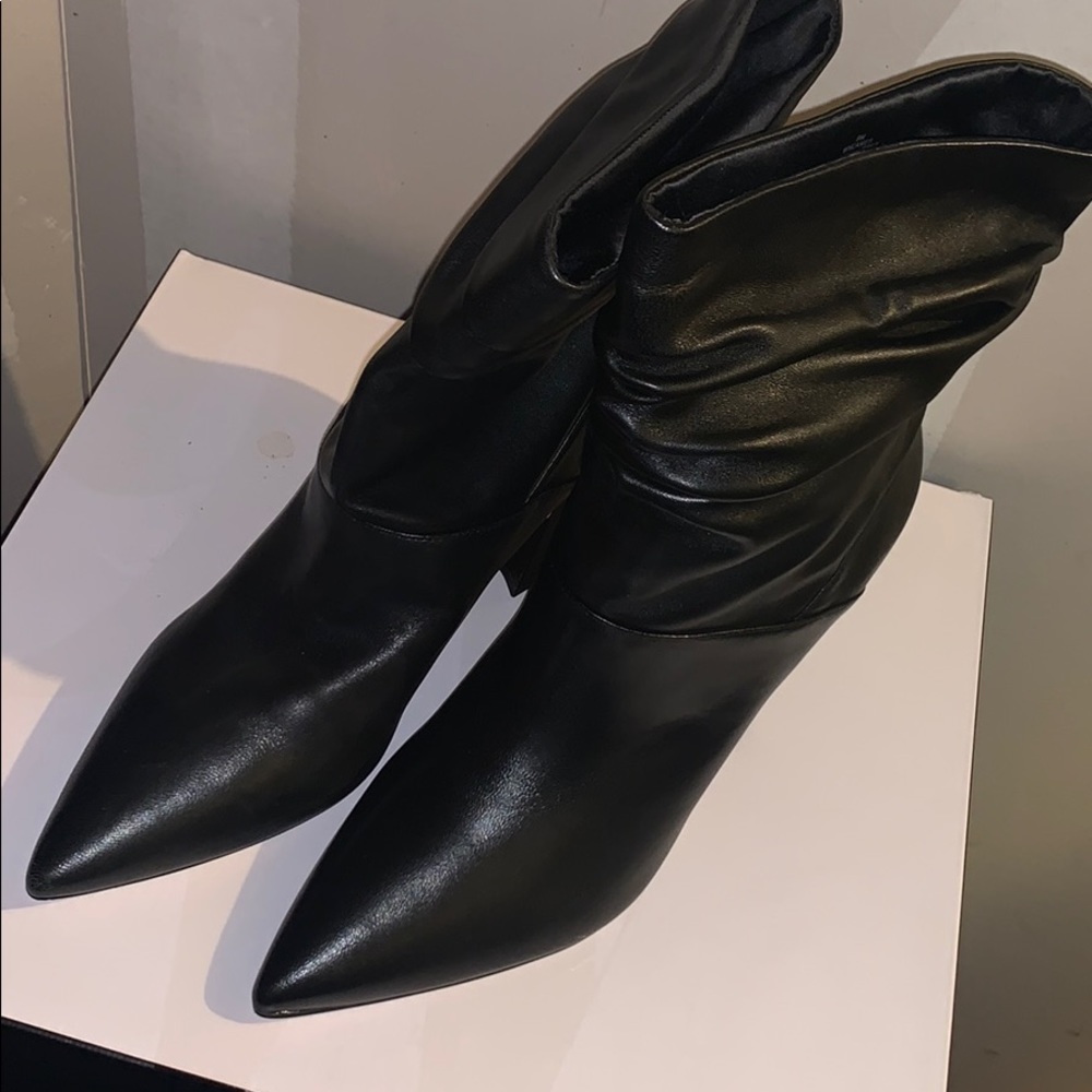 Size 9 black booties women brand new.